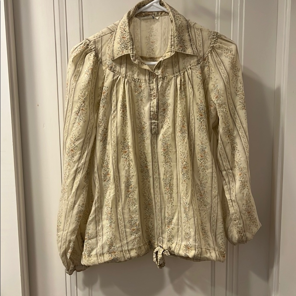 Vintage Levi’s Cream floral Tie-Front Blouse S